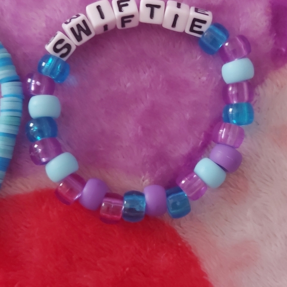 Taylor swift braclet set - Picture 3 of 4